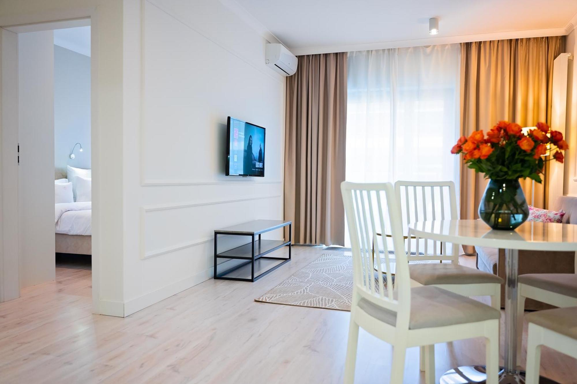 Mennica Residence - Grzybowska 43A Варшава Екстериор снимка