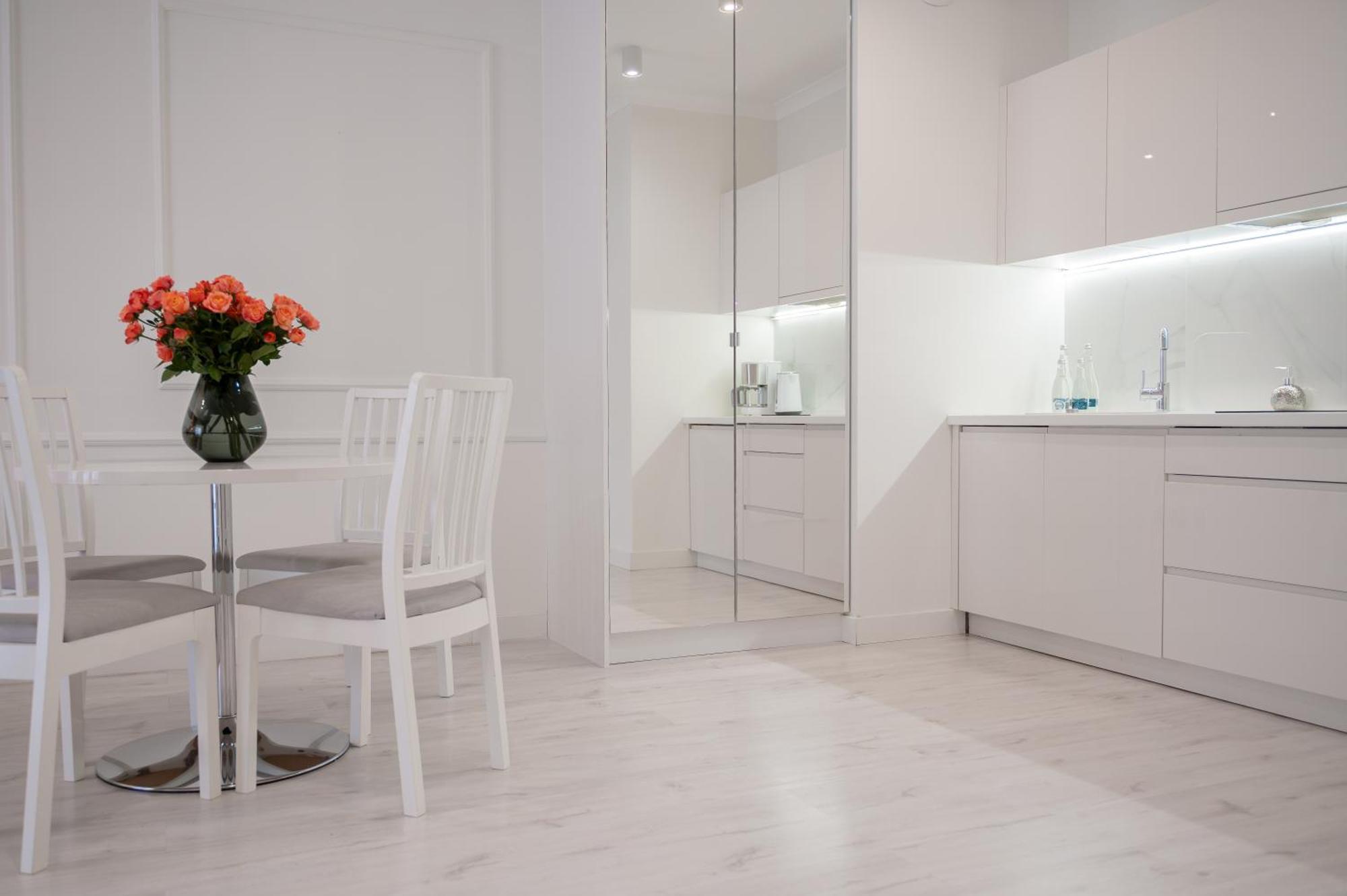 Mennica Residence - Grzybowska 43A Варшава Екстериор снимка