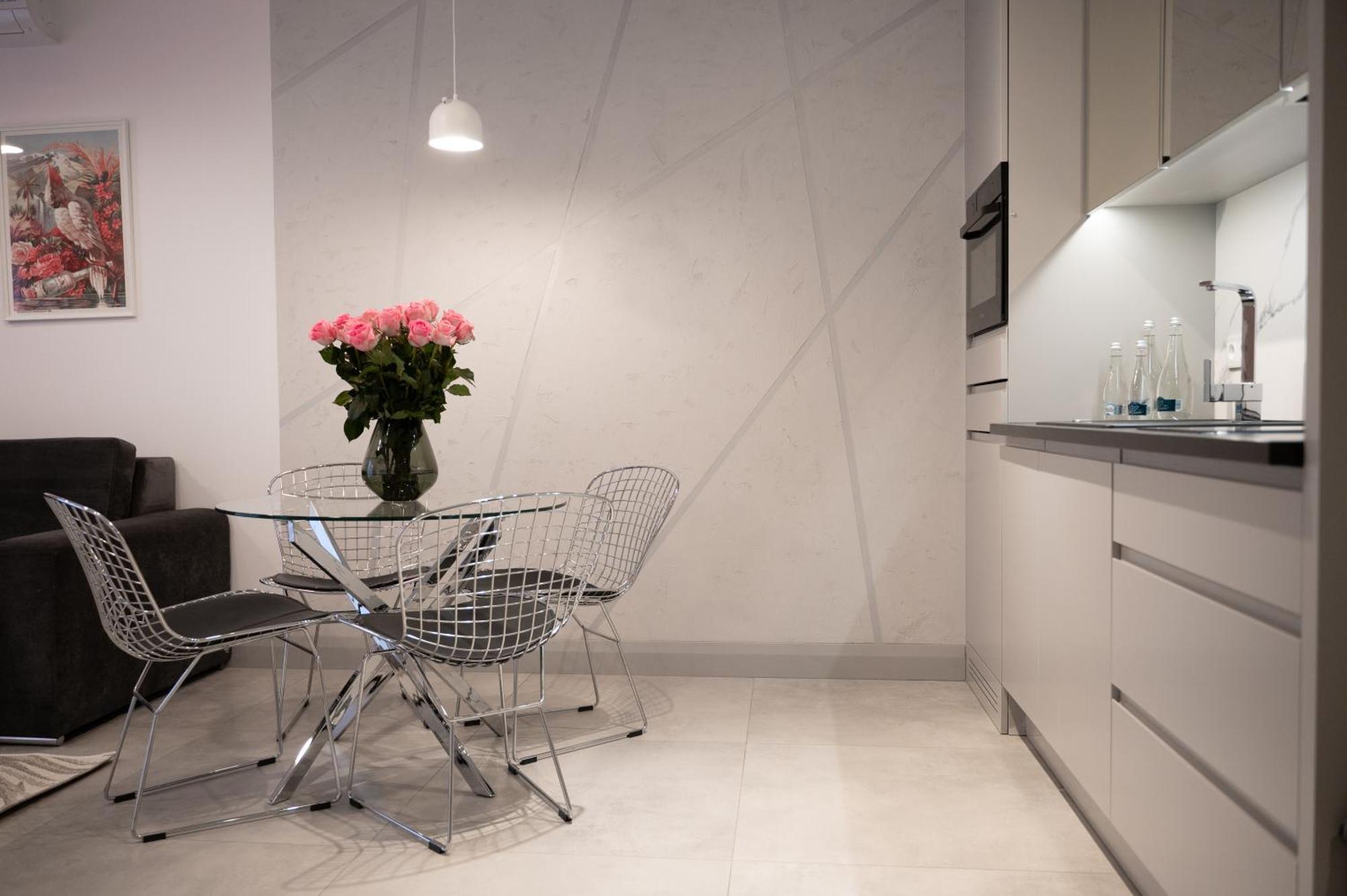 Mennica Residence - Grzybowska 43A Варшава Екстериор снимка